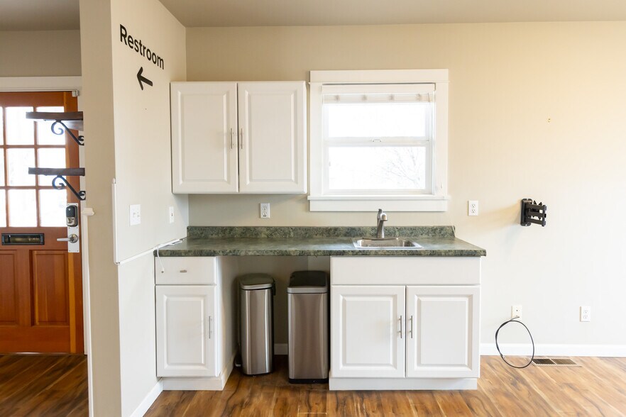 More Photos Of 1215 B St, Hood River Office For Lease