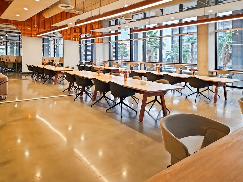 More Photos Of 200 W Monroe St, Phoenix Coworking Space