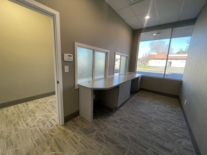 More Photos Of 2139 North St, Anderson Storefront Retail Office For Lease