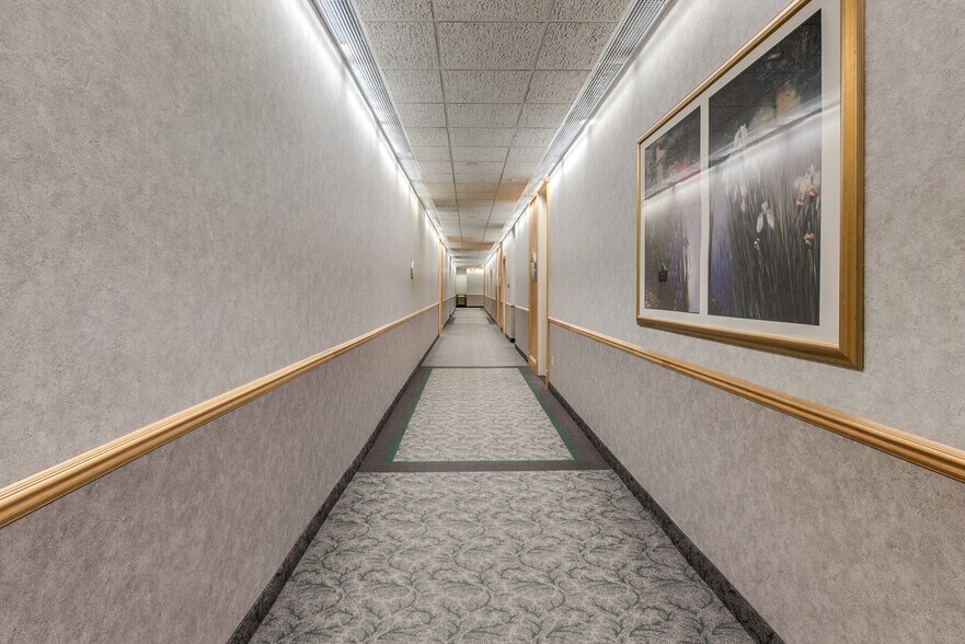 More Photos Of 431 S 7th St, Minneapolis Office Residential For Lease