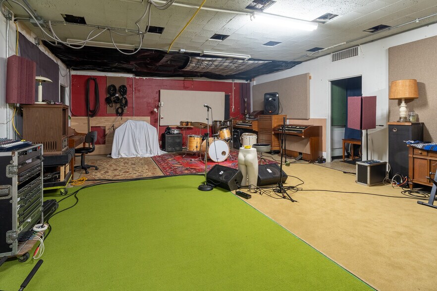 More Photos Of 828 E Main St, Carbondale General Retail For Sale