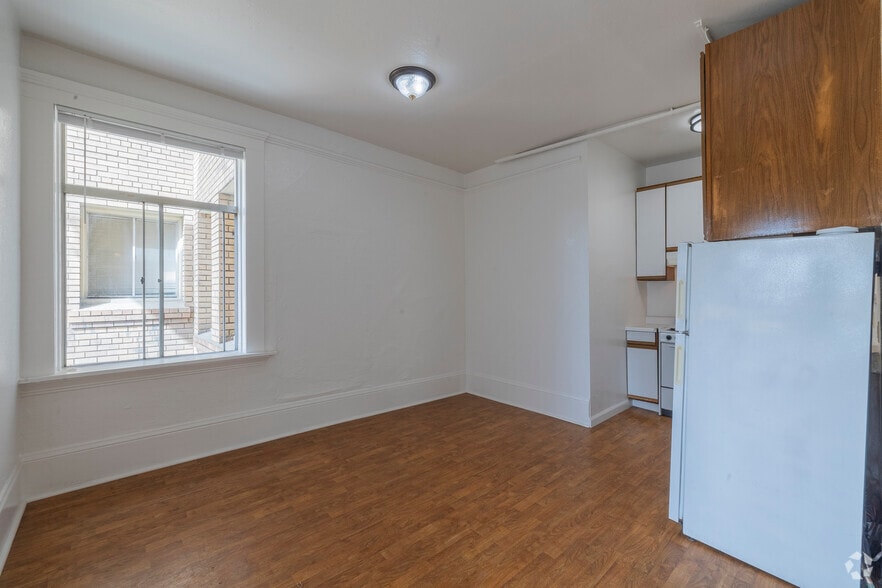 More Photos Of 498 25th St, Oakland Apartments For Sale
