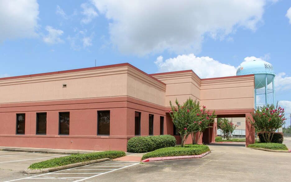 More Photos Of 3050 Liberty St, Beaumont Freestanding For Sale