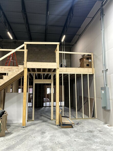 More Photos Of 11850 Green Oak Industrial Dr, Whitmore Lake Warehouse For Lease