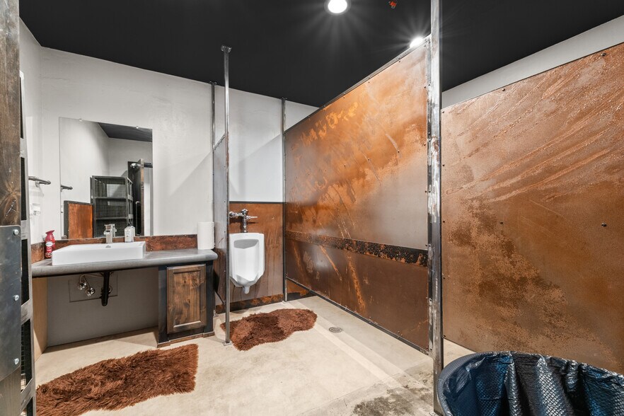 More Photos Of 514 Robertson Blvd, Chowchilla Storefront For Sale