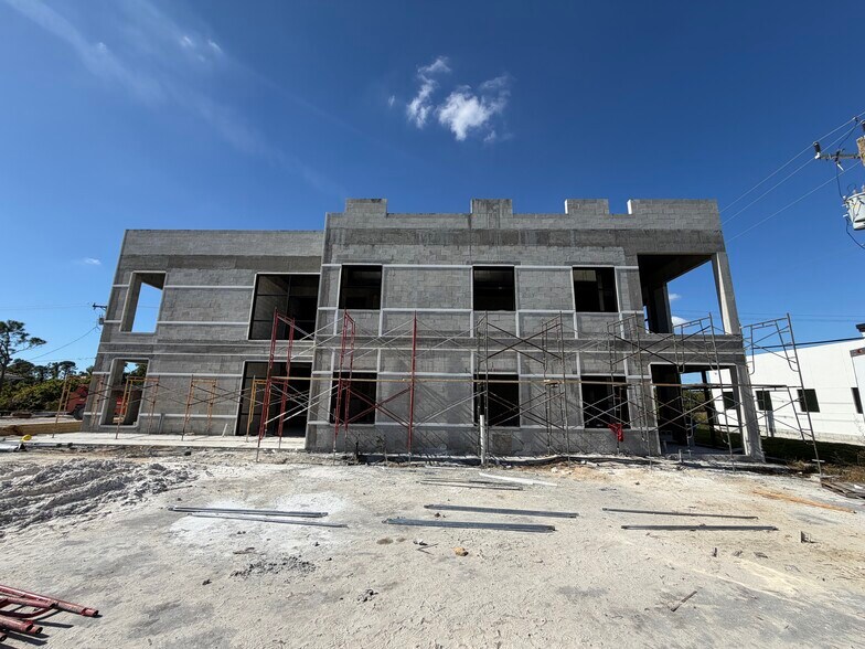 More Photos Of 14230 Metropolis Ave, Fort Myers Office For Lease