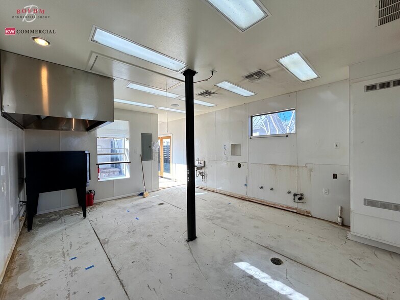 More Photos Of 626 High St, Comfort Storefront For Sale