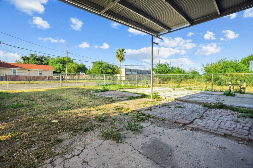 More Photos Of 3210 Leopard St, Corpus Christi General Retail For Sale