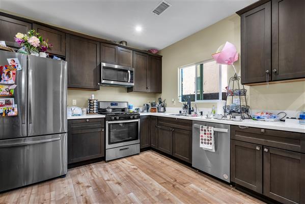 More Photos Of 609 Corwin Ave, Glendale Multifamily For Sale