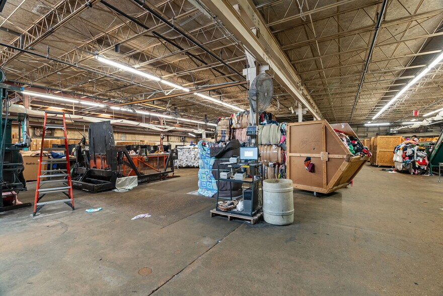 More Photos Of 8122 Reilly Ave, Saint Louis Manufacturing For Sale