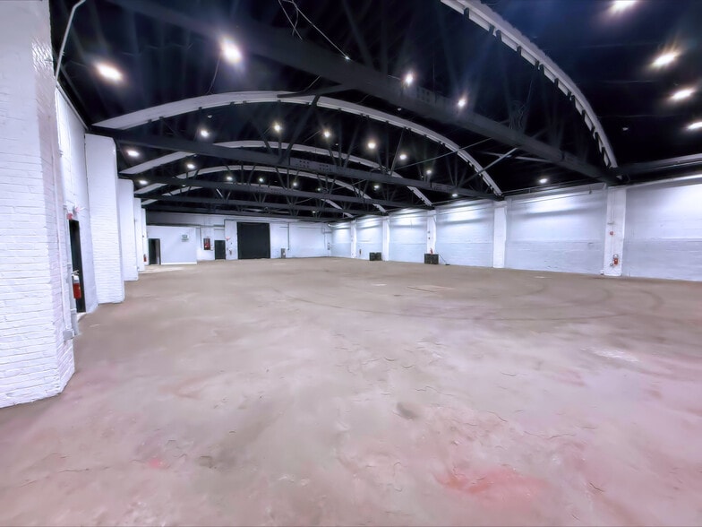 More Photos Of 833 Bond St, Elizabeth Warehouse For Lease