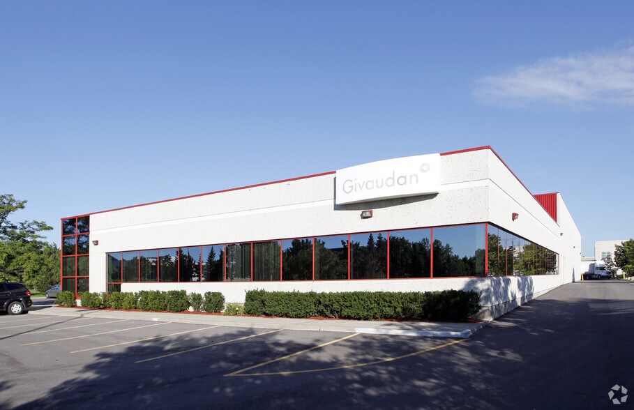 More Photos Of 2400 Matheson Blvd E, Mississauga Warehouse For Lease