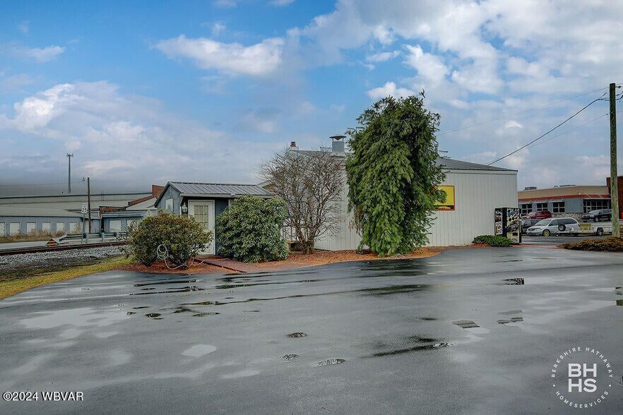 More Photos Of 102 S Henderson St, Lock Haven Auto Repair For Sale