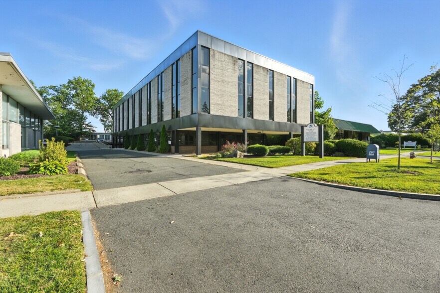 More Photos Of 117 Park Ave, West Springfield Office For Sale