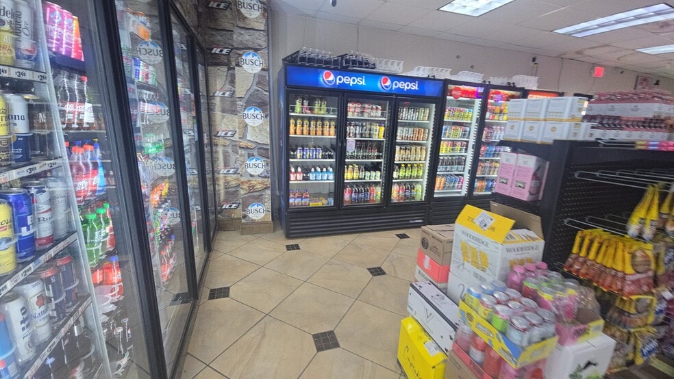 More Photos Of 1811 S Broadway Ave, Tyler Convenience Store For Sale