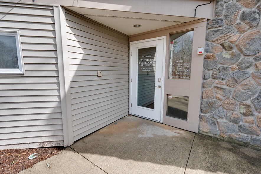 More Photos Of 154 Sturbridge Rd, Charlton Veterinarian Kennel For Lease