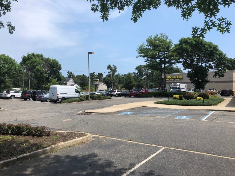 More Photos Of 567 Mantoloking Rd, Brick Storefront Retail Office For Lease