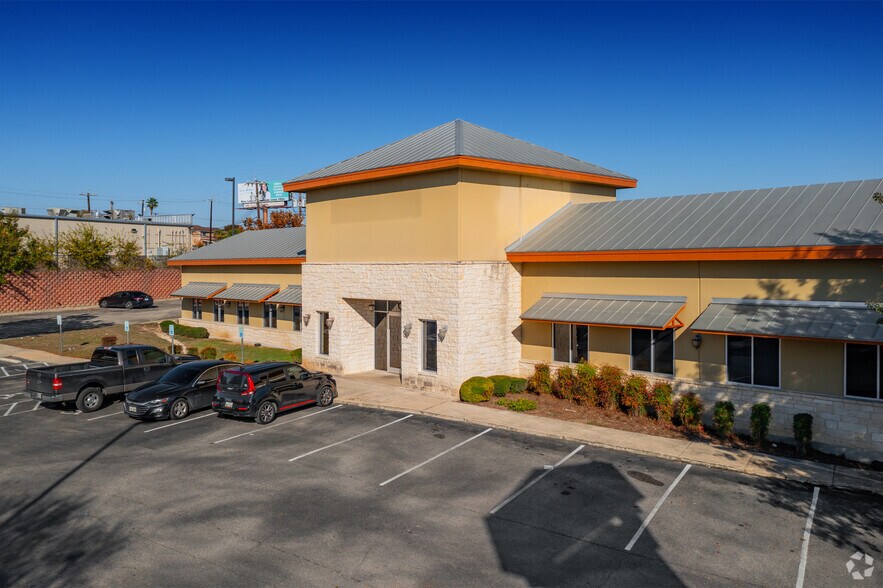 More Photos Of 9410 Dugas Dr, San Antonio Medical For Lease