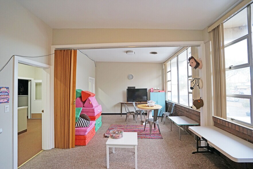 More Photos Of 310 N 16th Ave, Yakima Office For Sale