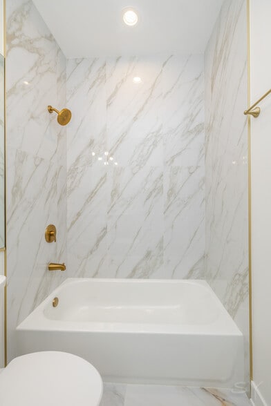 More Photos Of 6044 Eberhart ave, Chicago Apartments For Sale