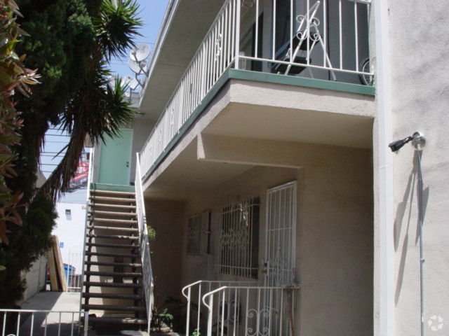 More Photos Of 6147 Alcott St, Los Angeles Apartments For Sale