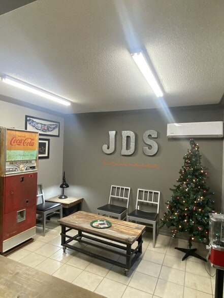 More Photos Of 105 S Columbia St, Picayune Auto Repair For Sale