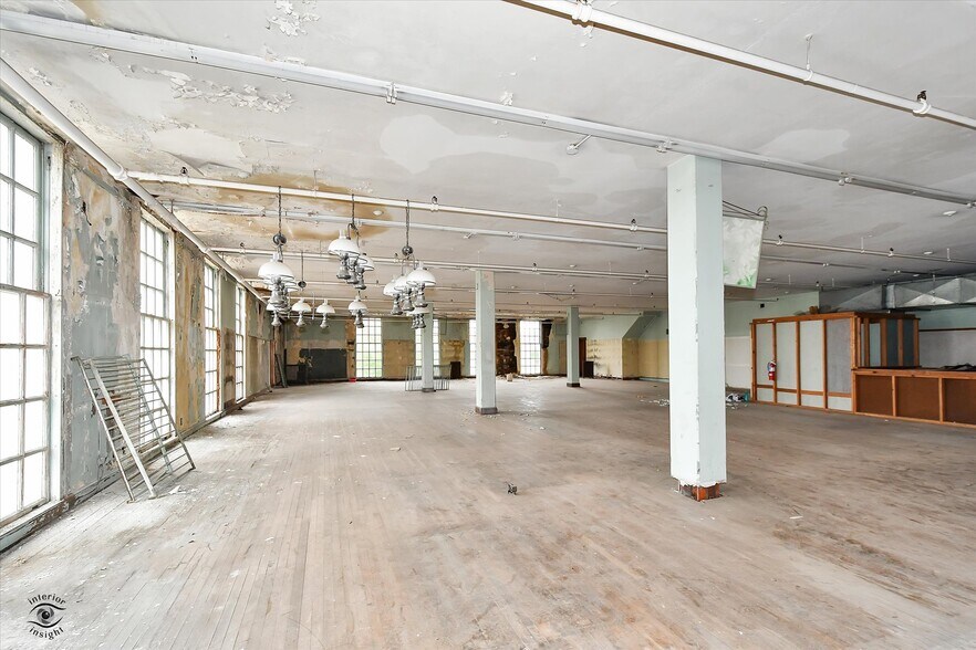 More Photos Of 800 La Salle St, Ottawa Office For Sale