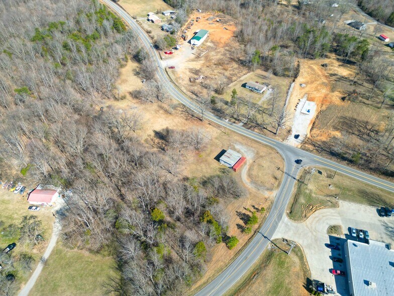 More Photos Of 2815 TN-49 Hwy, Charlotte Auto Repair For Sale