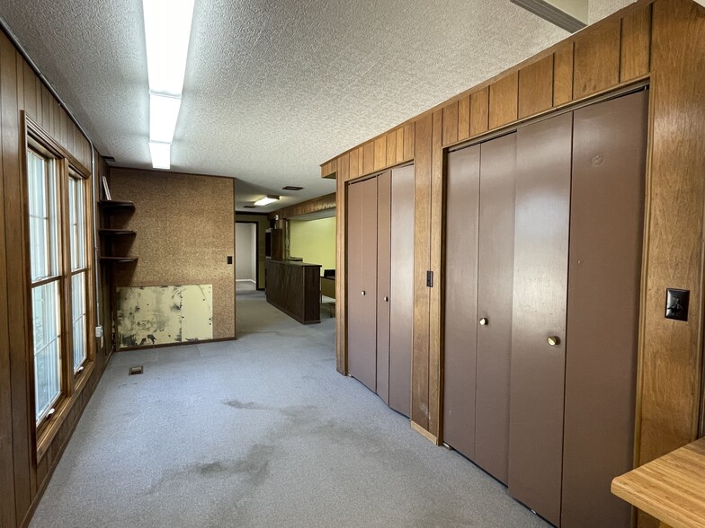 More Photos Of 1925 S Main St, Bloomington Rehabilitation Center For Sale