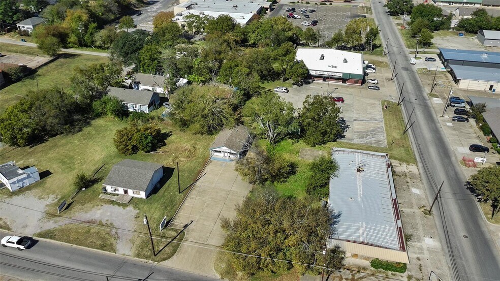 More Photos Of 208 W 1st Ave, Corsicana General Retail For Sale