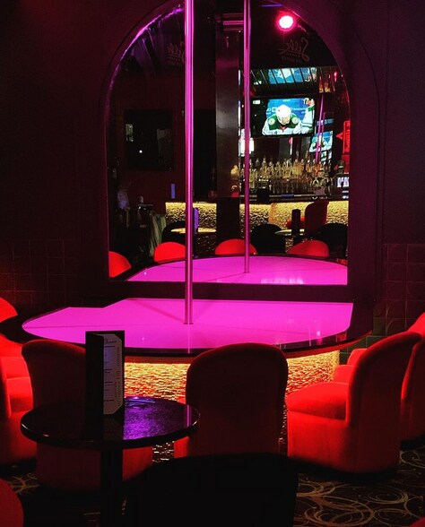 More Photos Of 144 E Juneau Ave, Milwaukee Storefront For Sale