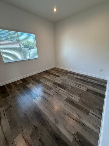 More Photos Of 3944 S Budlong Ave, Los Angeles Apartments For Sale