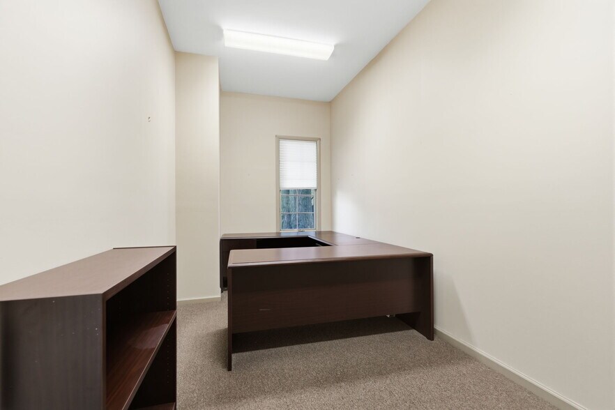 More Photos Of 3157 Mechanicsville Rd, Eddington Medical For Sale