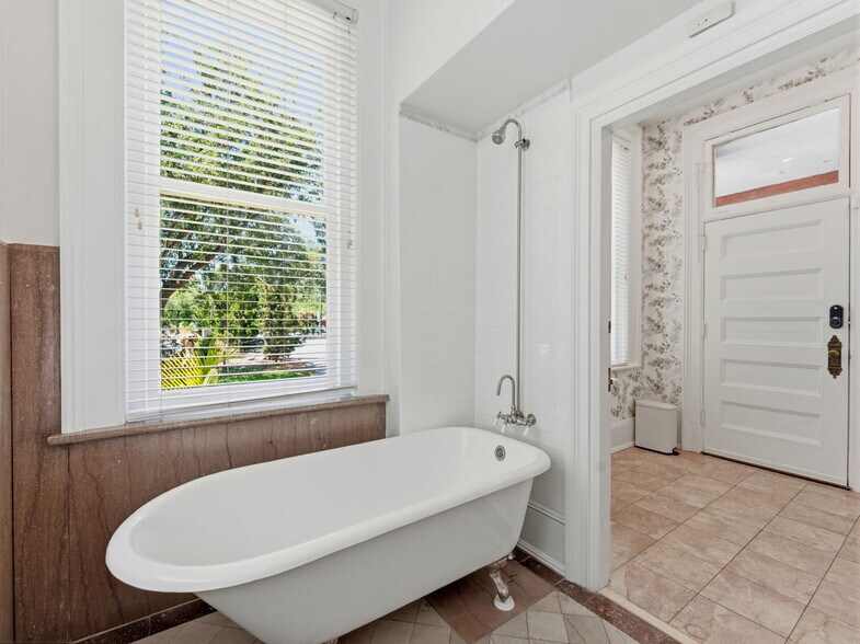 More Photos Of 341 S Plant Ave, Tampa Office Residential For Lease