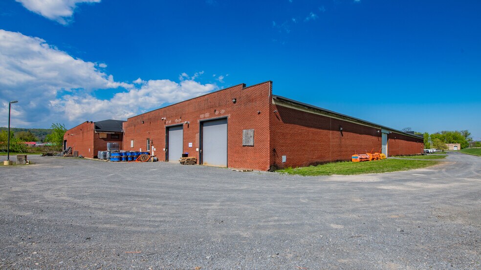 More Photos Of 1000 Commerce Park Dr, Williamsport Warehouse For Lease