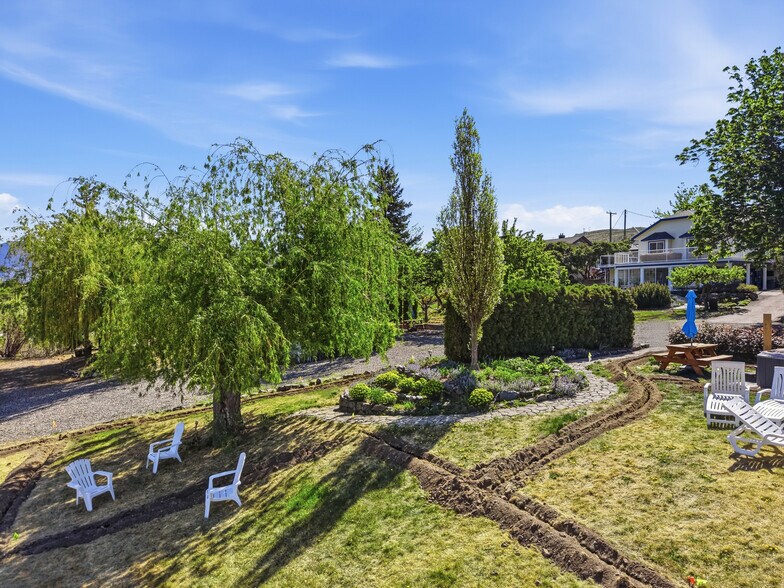 More Photos Of 7001 Savona Access Rd, Thompson-Nicola Hotel For Sale