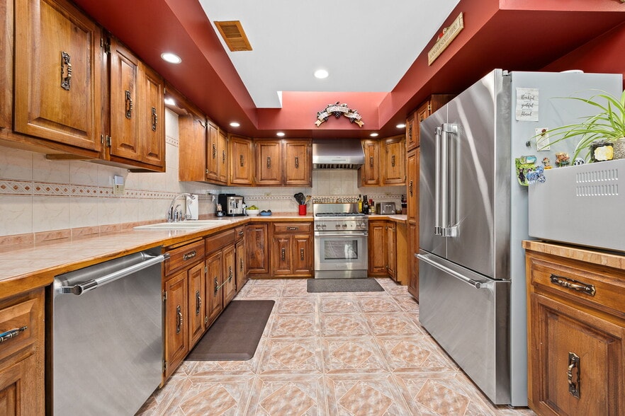 More Photos Of 12820 Main St, Lemont Showroom For Sale