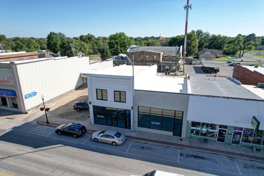 More Photos Of 214 E Rogers Blvd, Skiatook Storefront Retail Office For Sale