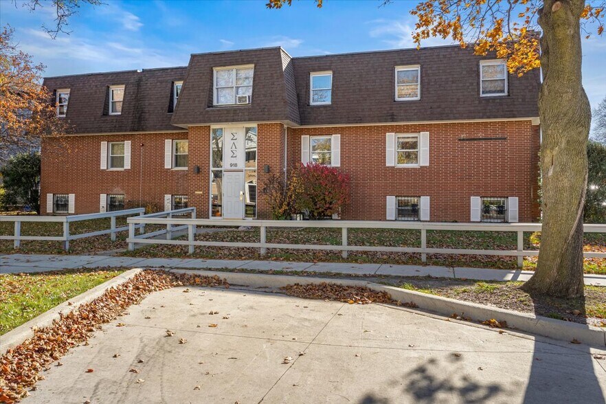 More Photos Of 918 Kimberly Dr, Dekalb Sorority Fraternity House For Sale