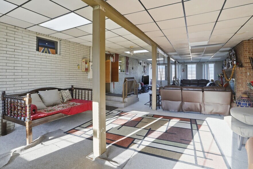 More Photos Of 501 S Breezewood Rd, Breezewood Specialty For Sale