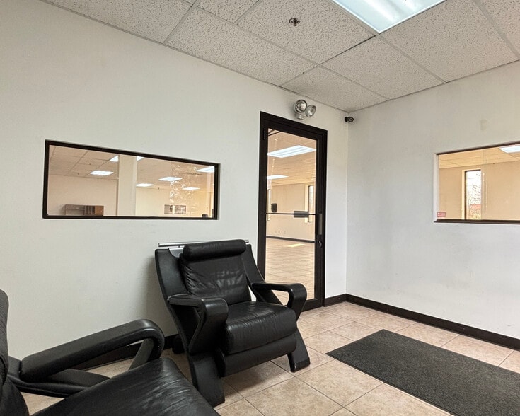 More Photos Of 475 Business Park Ln, Allentown Warehouse For Lease