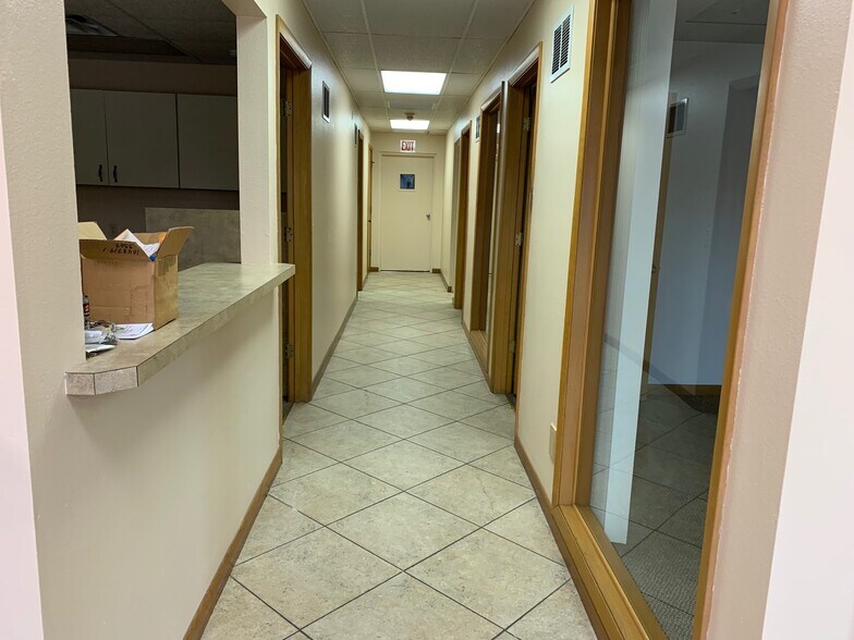 More Photos Of 237 Interstate Blvd, Sarasota Warehouse For Lease