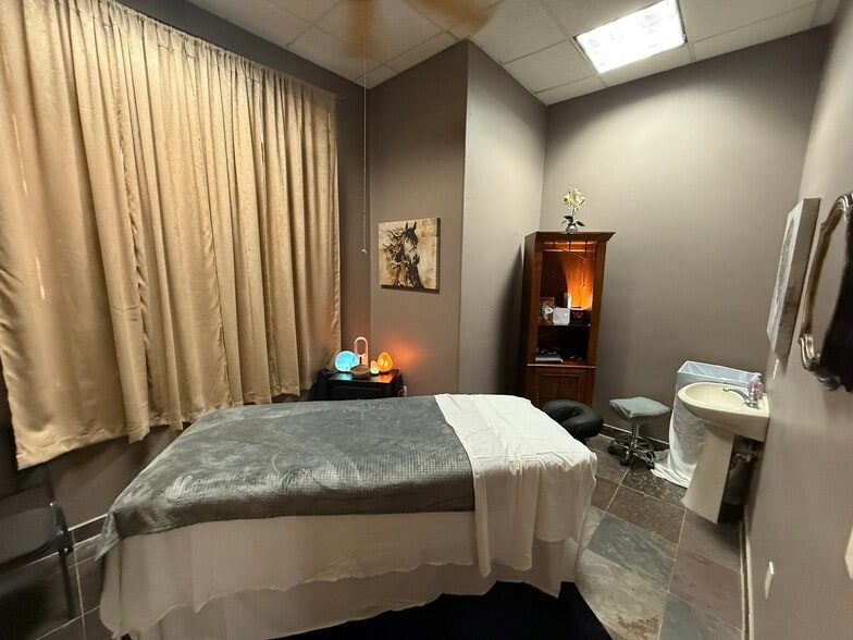 More Photos Of 2169 E Warner Rd, Tempe Office For Sale