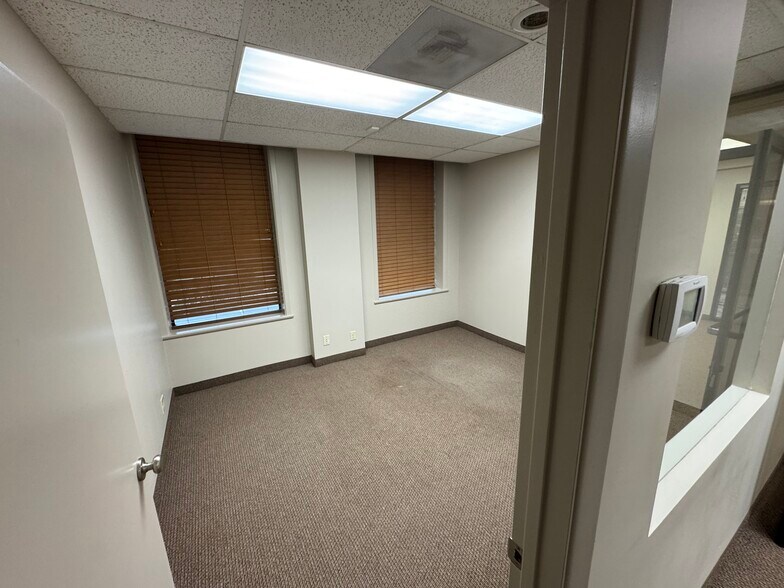 More Photos Of 205 E 11th St, Vancouver Office For Lease