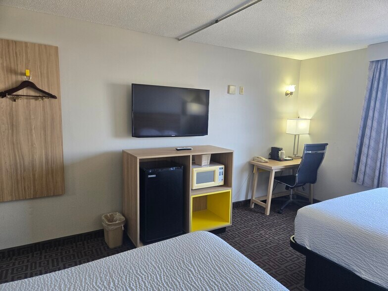 More Photos Of 711 S Downey St, West Branch Hotel For Sale