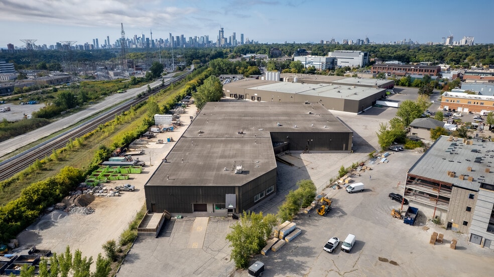 More Photos Of 55 Esandar Dr, Toronto Warehouse For Lease