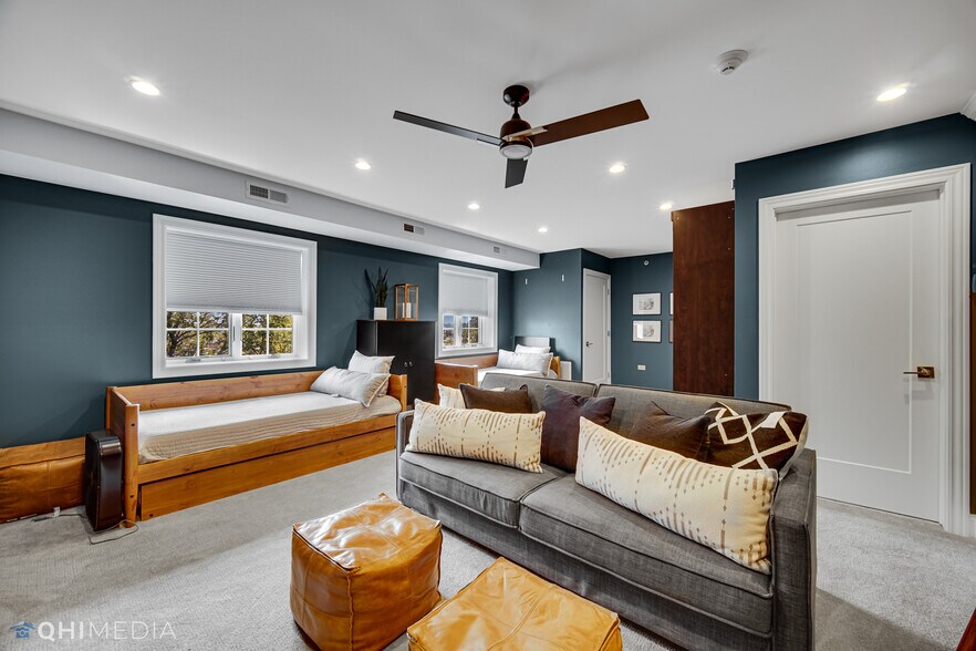 More Photos Of 2108-2260 Ferry Rd, Naperville Showroom For Sale