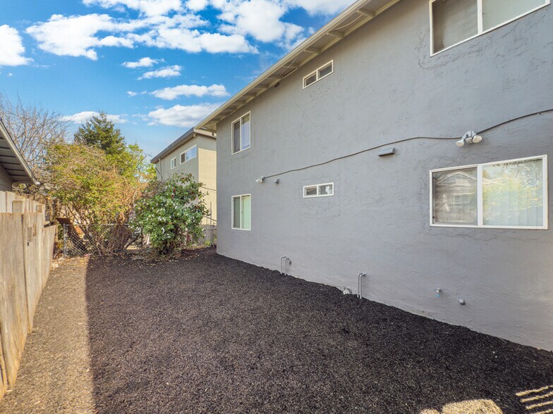 More Photos Of 1533 Julia St, Berkeley Multifamily For Sale