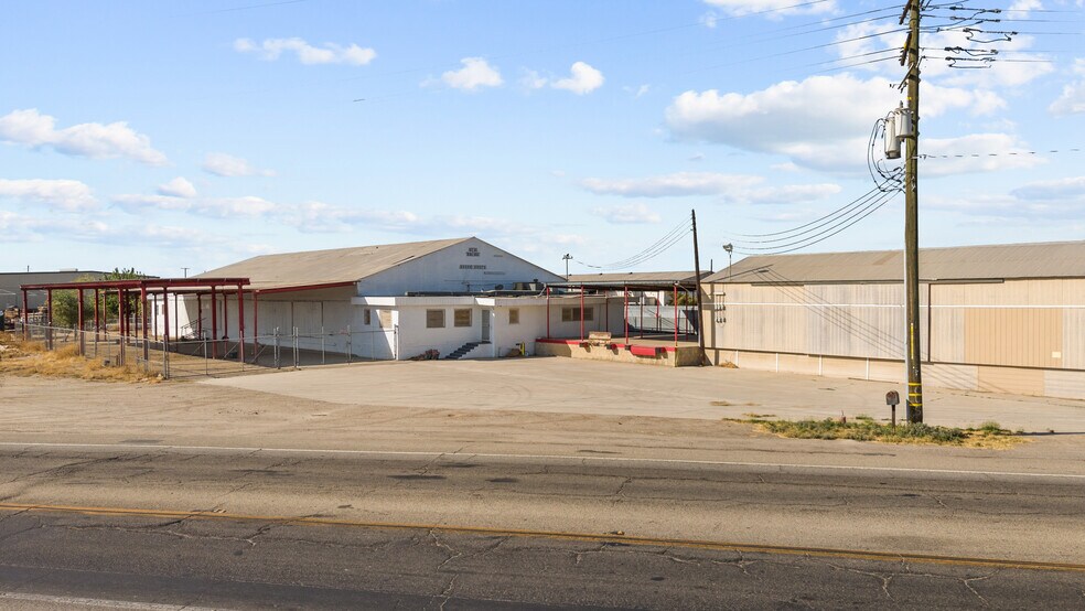 More Photos Of 550 Highway 46, Wasco Warehouse For Lease