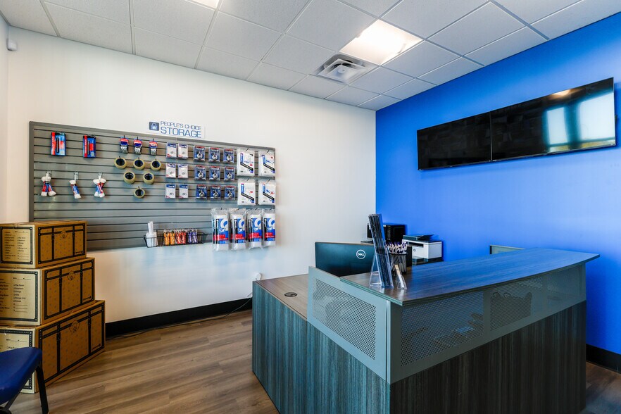 More Photos Of 10915 W Kellogg St, Wichita Freestanding For Lease